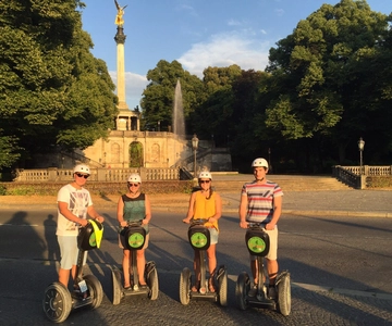 Monachium: Wycieczka na segwayu z przewodnikiem City Highlights