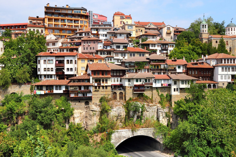 Desde Bucarest: viaje privado de día completo a Veliko TarnovoDesde Bucarest: excursión de un día a Bulgaria con entrada Veliko Tarnovo