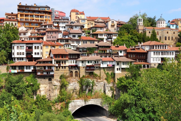Desde Bucarest: viaje privado de día completo a Veliko TarnovoDesde Bucarest: excursión de un día a Bulgaria con entrada Veliko Tarnovo