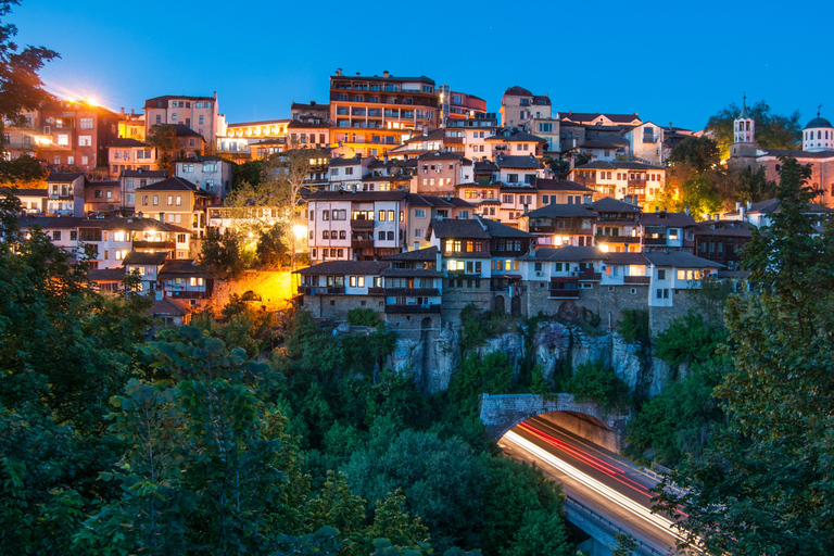 Desde Bucarest: viaje privado de día completo a Veliko TarnovoDesde Bucarest: excursión de un día a Bulgaria con entrada Veliko Tarnovo