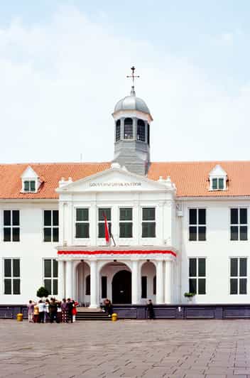 Jakarta: Old Town Tour with Guide and Entry to Museum