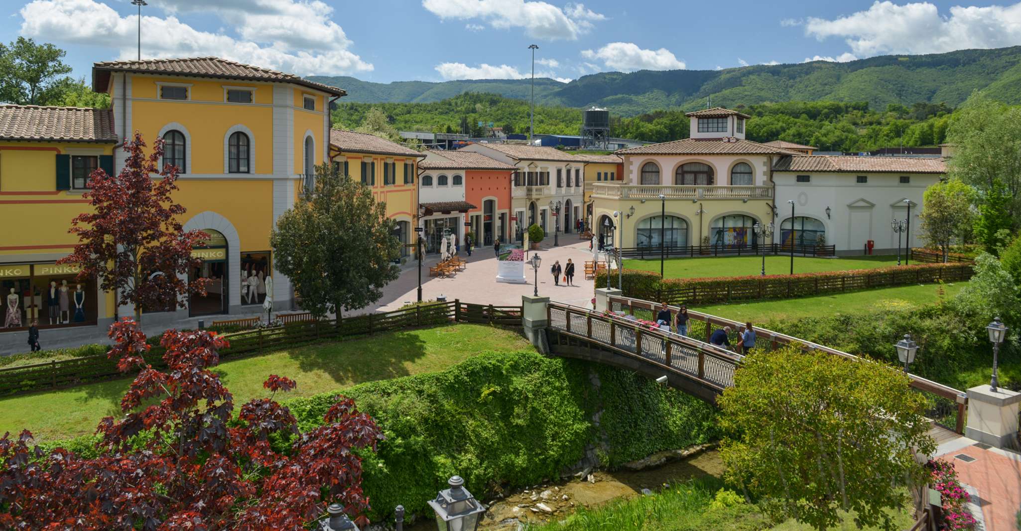 From Florence: Round-Trip Shuttle Bus to Barberino Outlet photo 3