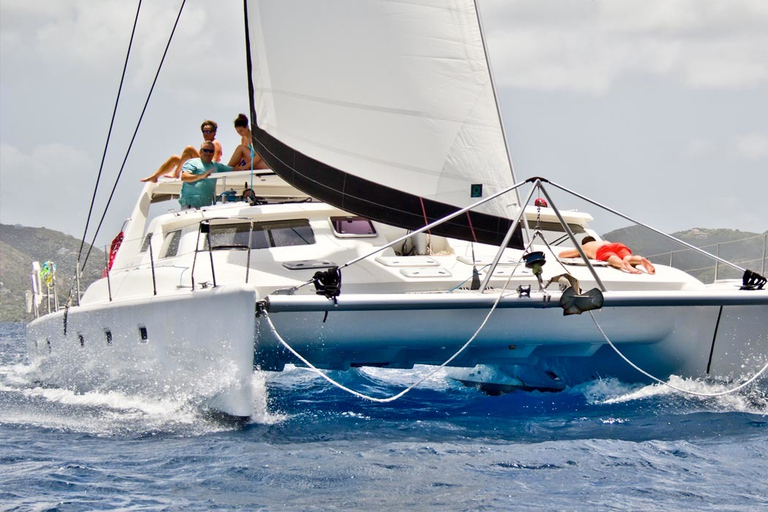 سانت توماس: رحلة خاصة بطول 50 قدمًا على متن قارب كاتاماران 500جولة لنصف يوم