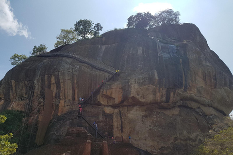 Colombo to Sigiriya: 2-Day Tuk-Tuk Journey Breezy Country