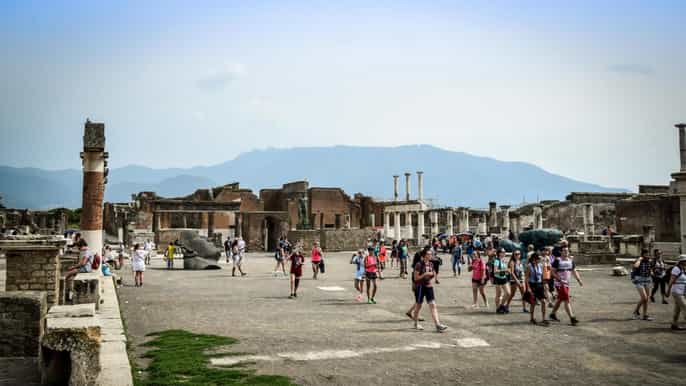 pompeia excursão para grupos pequenos com um guia de arqueólogos