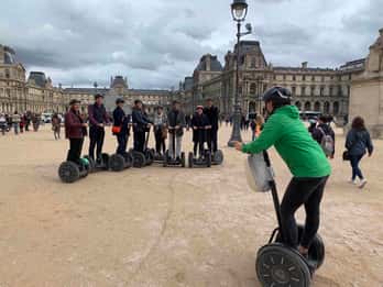Parigi: tour in Segway di 1,5 ore con biglietto per la crociera sul fiume