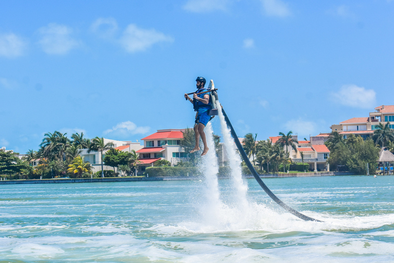 Cancún: paseo en mochila propulsoraVuelo en jetpack de 20 minutos