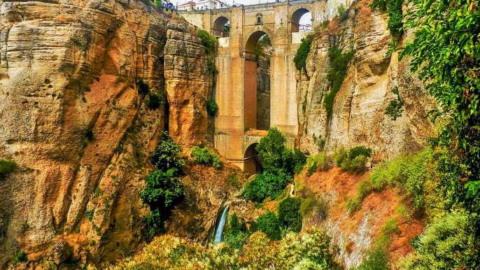 From Malaga: Full-Day Bus Trip to Ronda and Setenil