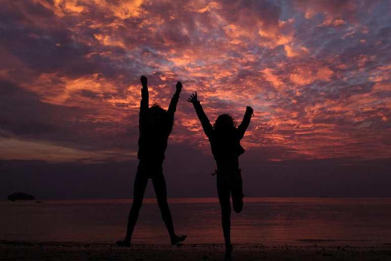 Krabi: 4 Island Sunset Small Group Tour with Night Snorkel