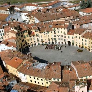Lucca: Private Guided Walking Tour