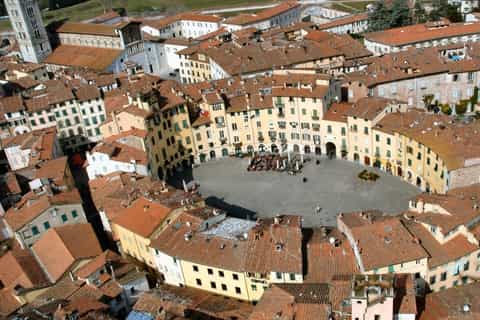 Lucca: Private Guided Walking Tour