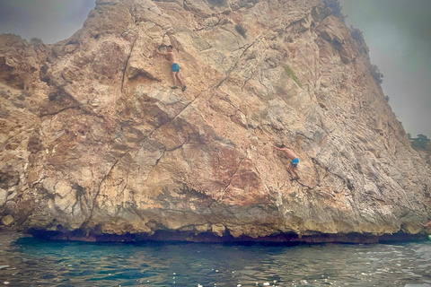 Granada: Deep Water Soloing in Calahonda Pier