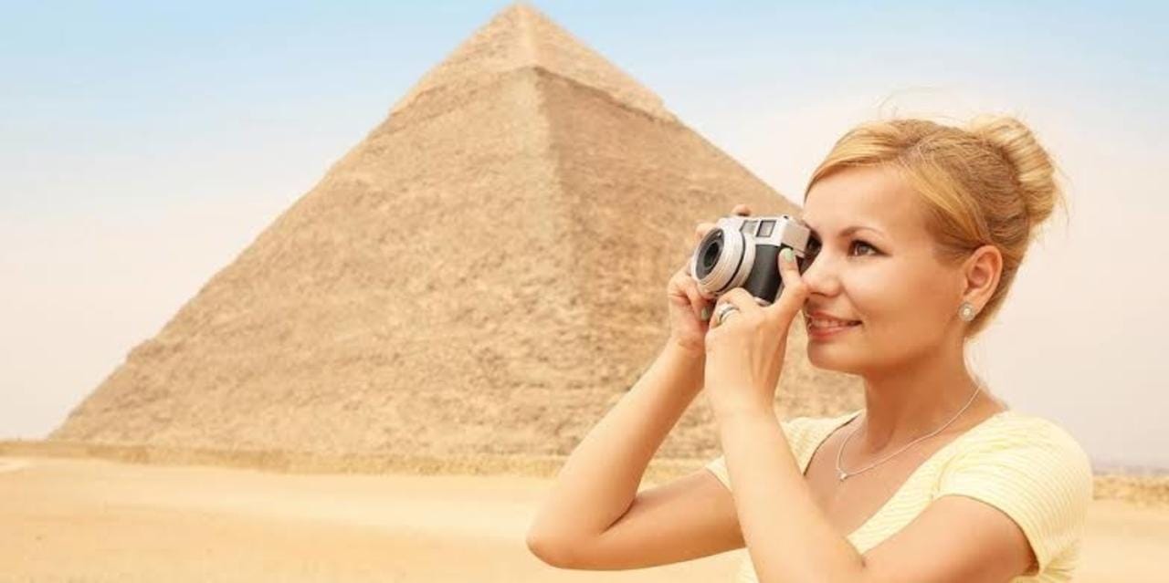 Von Sharm aus: Ganztagestour in Kairo Mit dem Flug