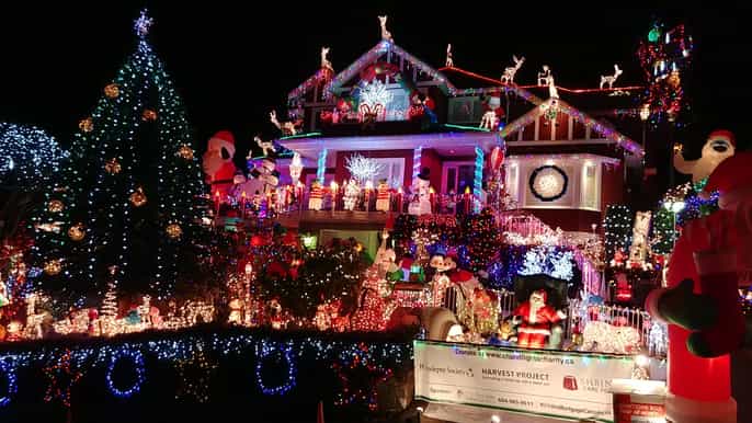 vancouver christmas tour with light festival entrance