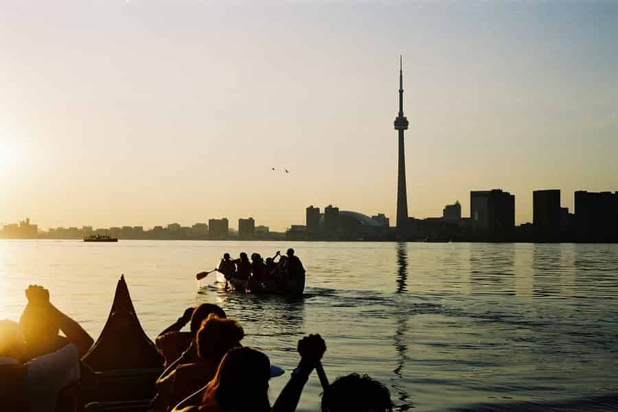 Toronto Inseln: Kanu-Tour bei Sonnenuntergang. Foto: GetYourGuide Toronto Inseln: Kanu-Tour bei Sonnenuntergang. Foto: GetYourGuide