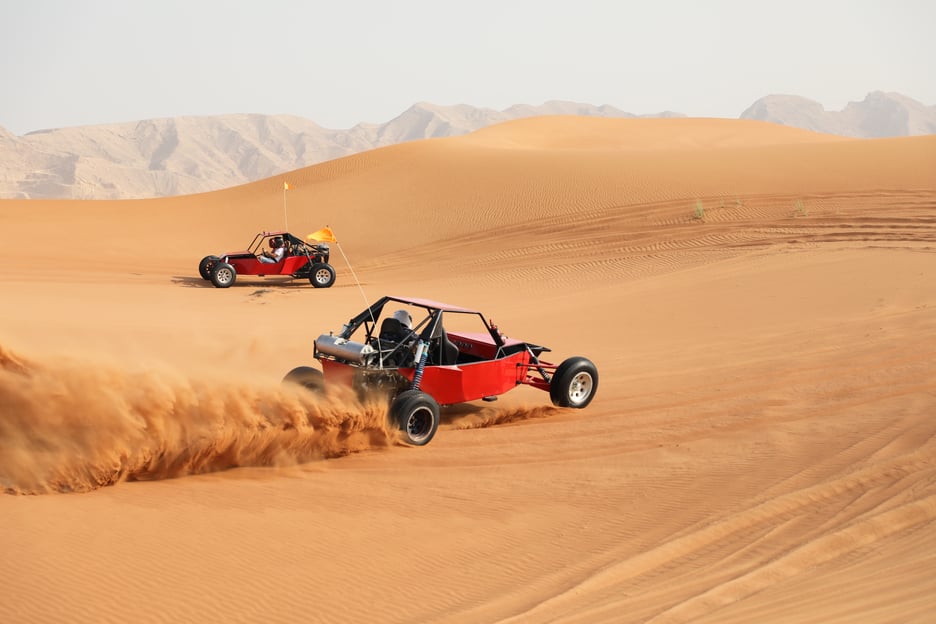 Dubai: Aventura en coche con buggy de 2000 cc