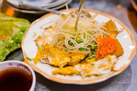 Ciudad Ho Chi Minh: tour privado a pie por la noche con comida callejera