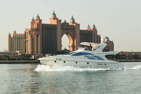 Dubai: Private Luxury Yacht Cruise for up to 20 People