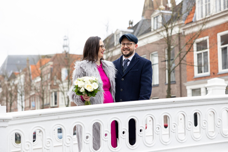 Delft City Center; Private Photoshoot & Guided Walk Classic Delft Walk