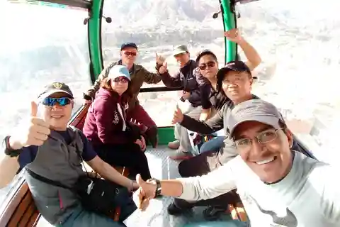 La Paz: Cable Car Ride Tour with Food Tasting
