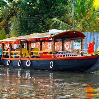From Kochi Port: Backwater Canoe and Fort Kochi Tour
