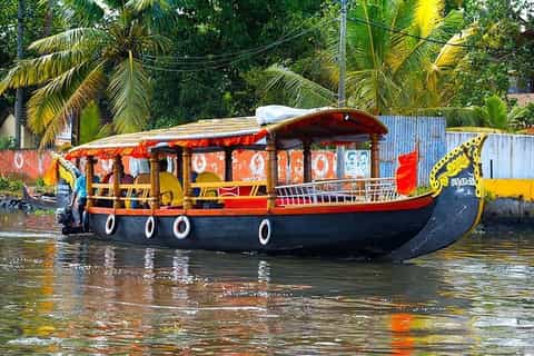 From Kochi Port: Backwater Canoe and Fort Kochi Tour