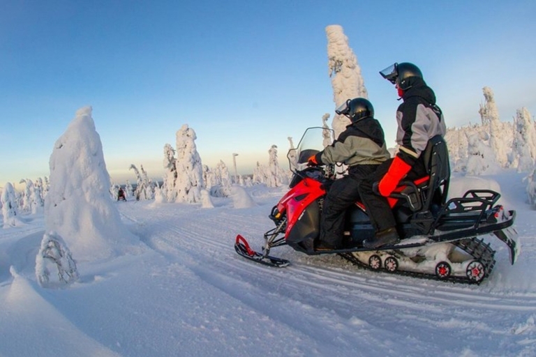 Levi: safari en motoneige en famille en Laponie