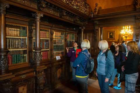 Bucharest: Day Trip to Brasov with Peles & Dracula's Castle
