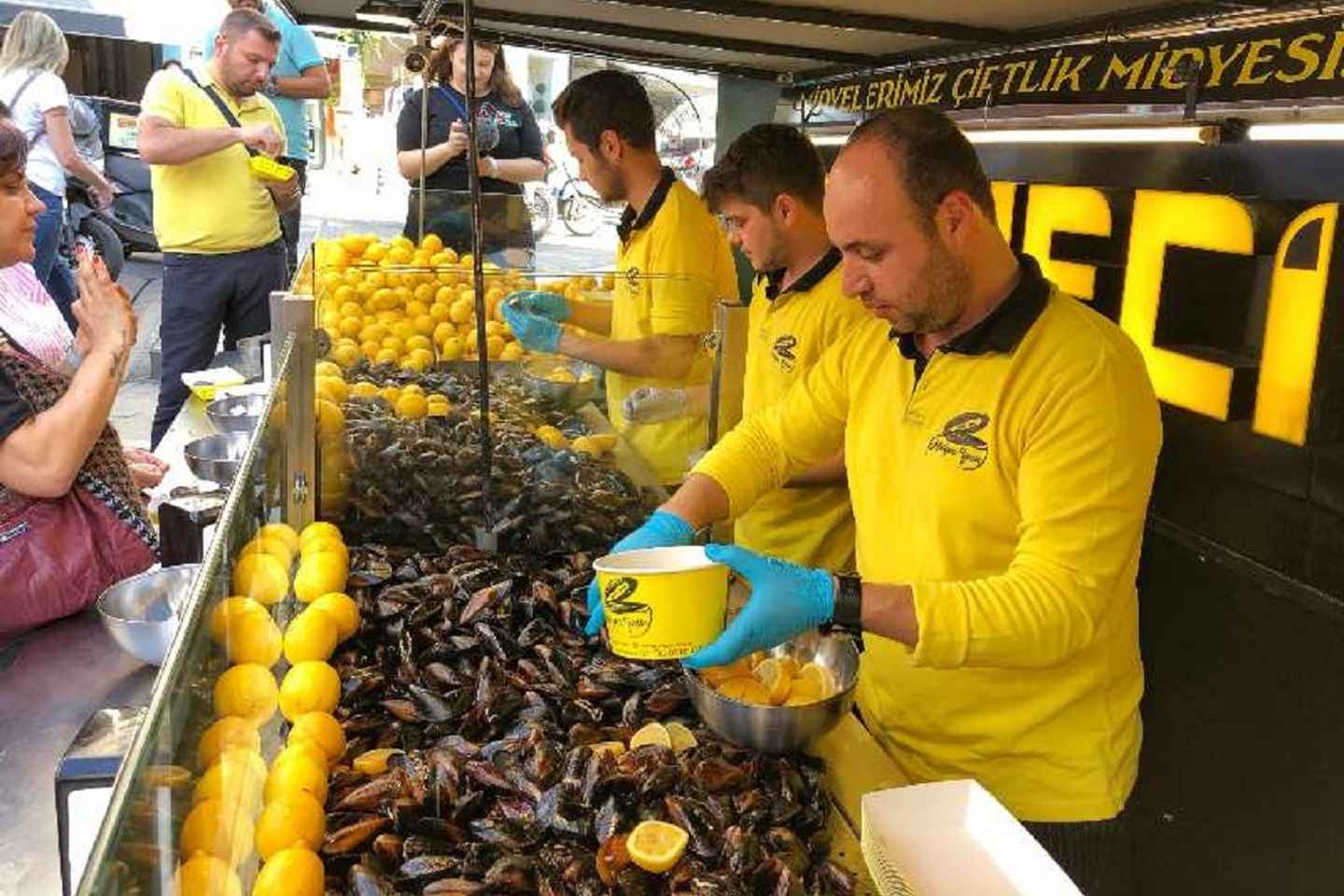 Private Food Tour in Local Food Markets in Asian Side by Van
