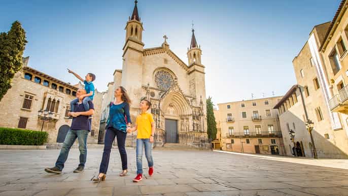 penedès region weinkeller und castellers kleingruppentour