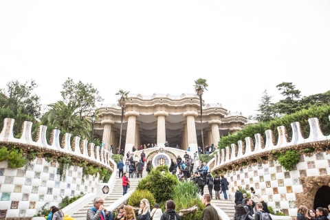Barcelone : visite de la Sagrada Familia et du parc GüellVisite bilingue de préférence en anglais, à 10:00