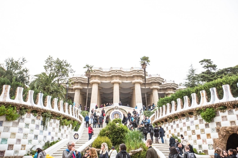 Fast-Track Guided Tour: Sagrada Familia and Park Güell Monolingual Tour in English at 11 AM
