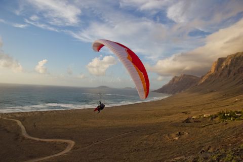 Lanzarote: Volo in parapendio con video