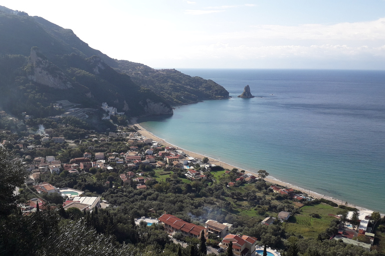 Corfu: Pelekas - Sinarades Villages privétourTour met Engels sprekende chauffeur