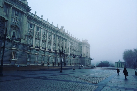 Madrid: Private Tour durch den Königspalast und das Prado-MuseumTreffen Sie sich an der Plaza de Isabel II zur Abholung