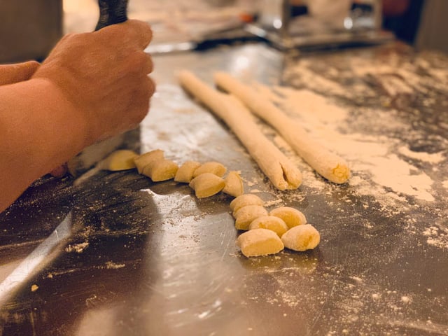 Rome : Cours de pâtes et de Tiramisu avec vin fin à volonté