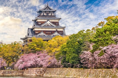 Hiroshima: Private Day Trip with Miyajima Food Experience