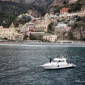 Sorrento: Private Bootsfahrt durch die Amalfiküste