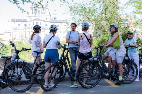 Best of Madrid: 3-timmars guidad cykeltur i liten grupp
