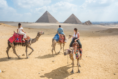 El Cairo: tour de medio día por las pirámides en camello o carruaje de caballosTour privado en carruaje sin tarifas de entrada