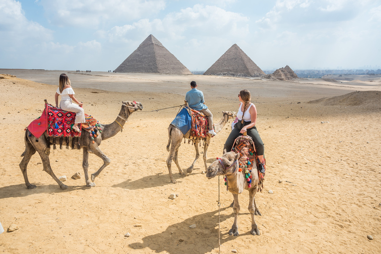 Cairo: Halve dag piramides Tour per kameel of paardenkoetsPrivétour per kameelrit zonder toegangsprijzen