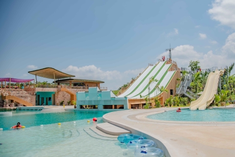 Phuket: Parque Acuático y Club de Playa Blue Tree con trasladoPase de entrada con traslado privado al hotel