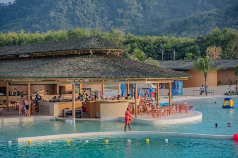 Phuket: Parque Acuático y Club de Playa Blue Tree con trasladoPase de entrada con traslado al hotel Zona A