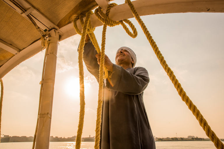 Il Cairo: tour delle Piramidi e della Sfinge con crociera in feluca sul NiloTour privato senza biglietti d&#039;ingresso