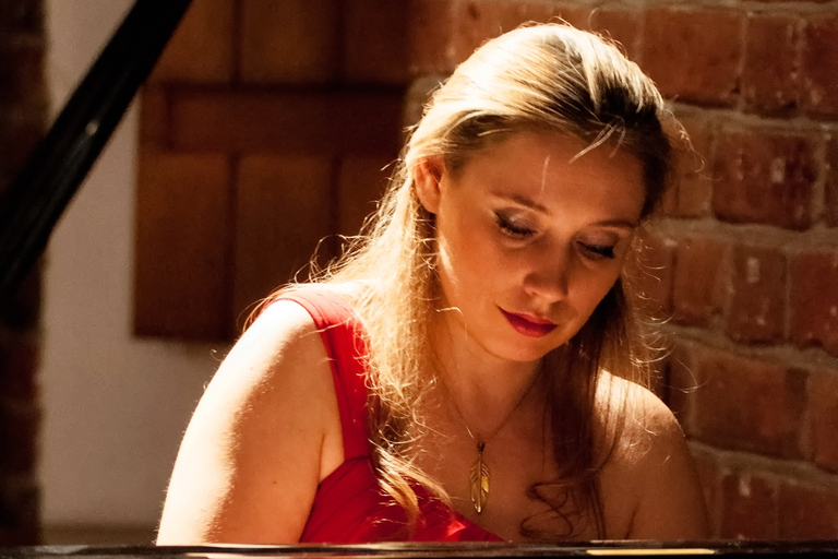 Warsaw: Chopin and Carols Old Town Christmas Concert Premium Option with Premium Seating (1-2 row)