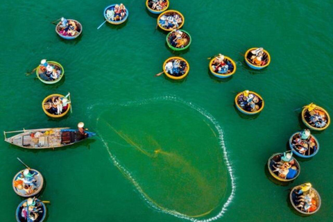 École de cuisine végétalienne à Hoi An avec un chef local et un bateau-panier