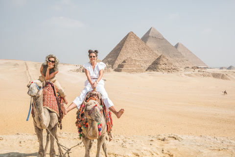 Il Cairo: Tour guidato al femminile delle piramidi, del bazar e dei museiTour condiviso in francese