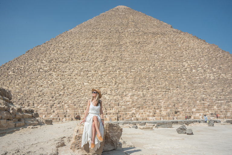 Le Caire : visite guidée des pyramides, du bazar et du muséeVisite partagée sans frais d'entrée