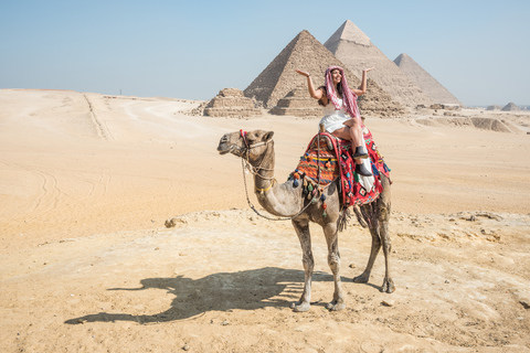 Il Cairo: Tour guidato al femminile delle piramidi, del bazar e dei museiTour condiviso in francese