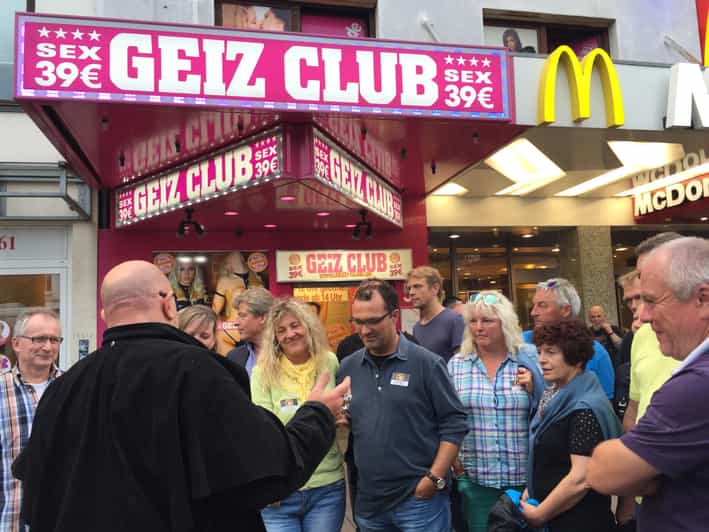 St. Pauli Reeperbahn Walking Tour with Olivia Jones’ historian Eva